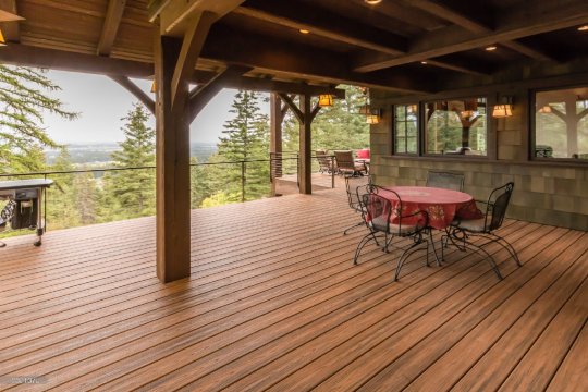 Ahşap Veranda ile Bahçe ve Balkonlarınıza Şıklık Katın