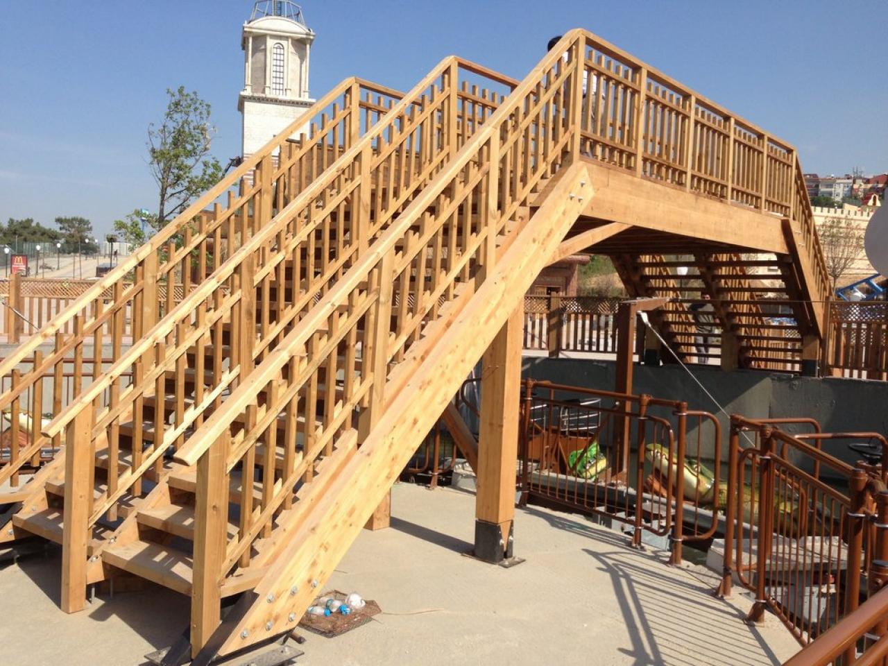 Doğal Ahşap Bahçe Köprüleri.